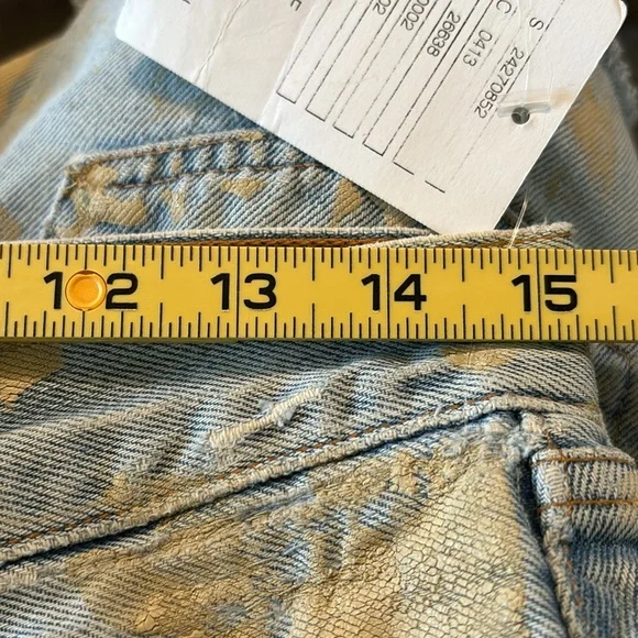 Levi's Destroyed painted Shorts - Picture 9 of 9